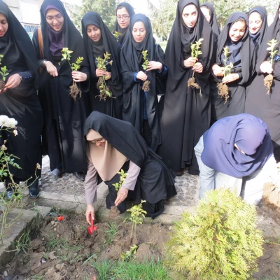 دانشگاه بنت الهدی صدر در روز درختکاری