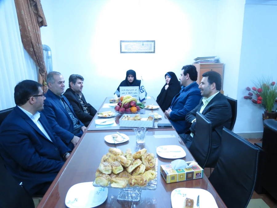 نشست صمیمانه ریاست دانشگاه فرهنگیان با همکاران دانشگاه بنت الهدی صدر و امام علی (ع) به مناسبت آغاز سال 1395