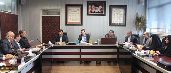 دکتر خنیفر در دیدار با اعضای کانون مدرسین دانشگاه فرهنگیان:
در مدیریت دانشگاه سیاست درب های باز برای استقبال از اندیشه ها و تجارب دلسوختگان نظام تعلیم و تربیت کشور را دنبال میکنیم 2