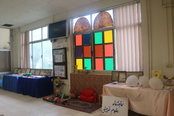 نمایشگاه دست سازه های گروه علوم تربیتی بپردیس بنت الهدی صدر گیلان 4
