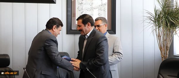 دکتر خنیفر در مراسم معارفه سرپرست معاونت نظارت و ارزیابی عنوان کرد:
دانشگاه فرهنگیان با کل سند تحول بنیادین ارتباط دارد 2