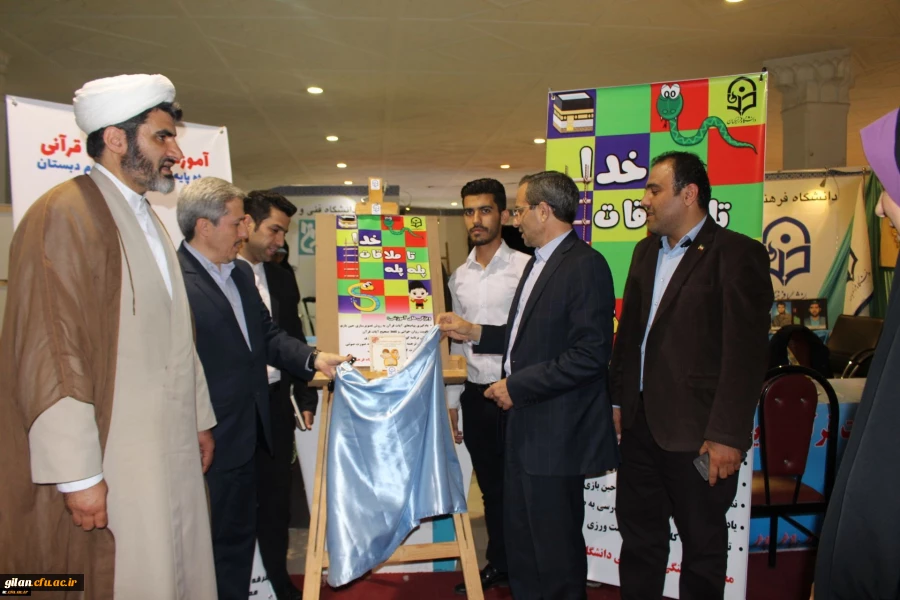 معاون پژوهش و فناوری دانشگاه فرهنگیان در بازدید از غرفه دانشگاه فرهنگیان در بیست و ششمین نمایشگاه بین المللی قرآن کریم:
مجموعه کارهای فرهنگی در حوزه ی تربیت، قرآن محور باشد 2