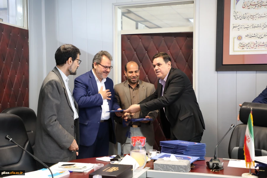 دکتر خنیفر در اولین جلسه شورای عالی سیاستگذاری یکصدمین سال تاسیس تربیت معلم در ایران مطرح کرد:
باید با تحلیل و آسیب شناسی پیشینه صد ساله تربیت معلم ایران، چشم انداز جامعی برای آینده ترسیم کرد
دکتر خنیفر در اولین جلسه شورای عالی سیاستگذاری یکصدمین سال تا