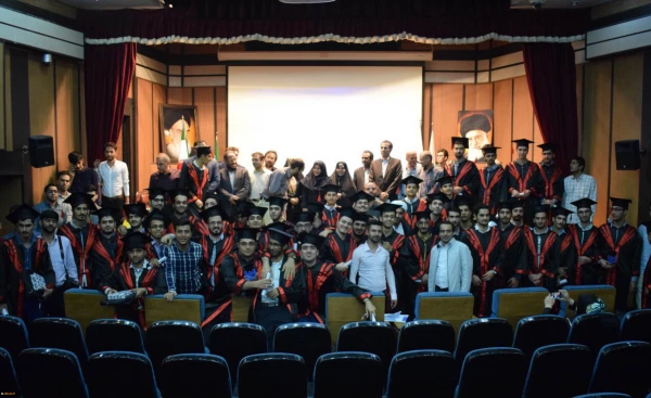 دکتر علی نژاد در مراسم دانش آموختگی دانشجویان شهید بهشتی تهران مطرح کرد:
برجسته ترین و کارآمدترین معلمان، دانش آموختگان دانشگاه فرهنگیان خواهند بود 3