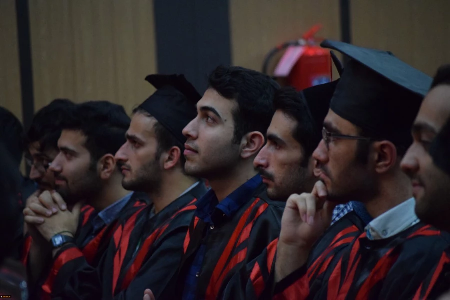 دکتر علی نژاد در مراسم دانش آموختگی دانشجویان شهید بهشتی تهران مطرح کرد:
برجسته ترین و کارآمدترین معلمان، دانش آموختگان دانشگاه فرهنگیان خواهند بود 4