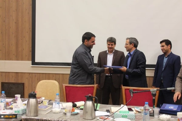 در دومین جلسه کمیته اجرایی بزرگداشت یکصدمین سالگرد تربیت معلم مطرح شد:
به عنوان دست اندرکاران تربیت معلم باید هویت یکصد ساله تربیت معلم را در جامعه احیا کنیم 2