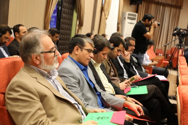 دکتر خنیفر در نشست تخصصی تربیت معلم تاکید کرد:
شبانه روزی بودن و یادگیری دروس پداگوژی مهمترین راهبرد تربیت معلم 2