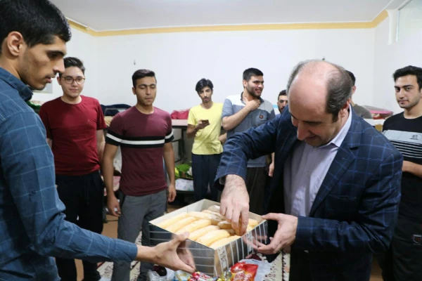 حضور دکتر احد زاده در مراسم شب یلدای دانشجویان  7