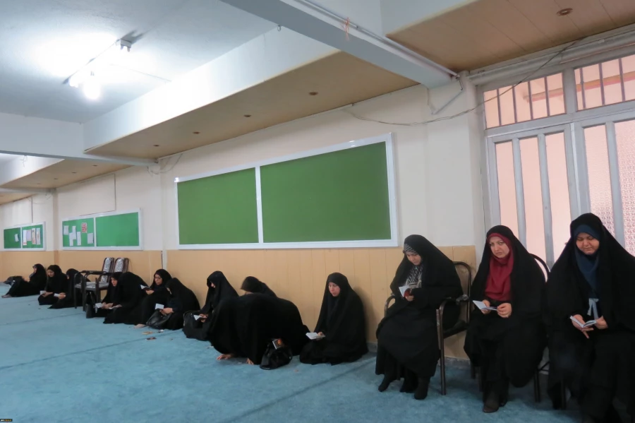 ویژه برنامه استانی  ایام فاطمیه(س)در حسینه شهدای پردیس بنت الهدی صدر گیلان برگزار شد 2