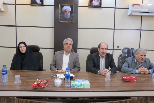 مدیر کل دانشجویی دانشگاه فرهنگیان در جمع سرپرستان سراهای دانشجویی مناطق 2و 9 کشور « تربیت باید در راستای توجه به اصل آموزش عمومی، نوآوری، رقابت ، آینده پژوهی ومهارت نیروی انسانی متکی باشد. 3