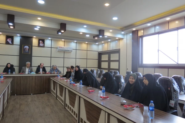 مدیر کل دانشجویی دانشگاه فرهنگیان در جمع سرپرستان سراهای دانشجویی مناطق 2و 9 کشور « تربیت باید در راستای توجه به اصل آموزش عمومی، نوآوری، رقابت ، آینده پژوهی ومهارت نیروی انسانی متکی باشد. 4