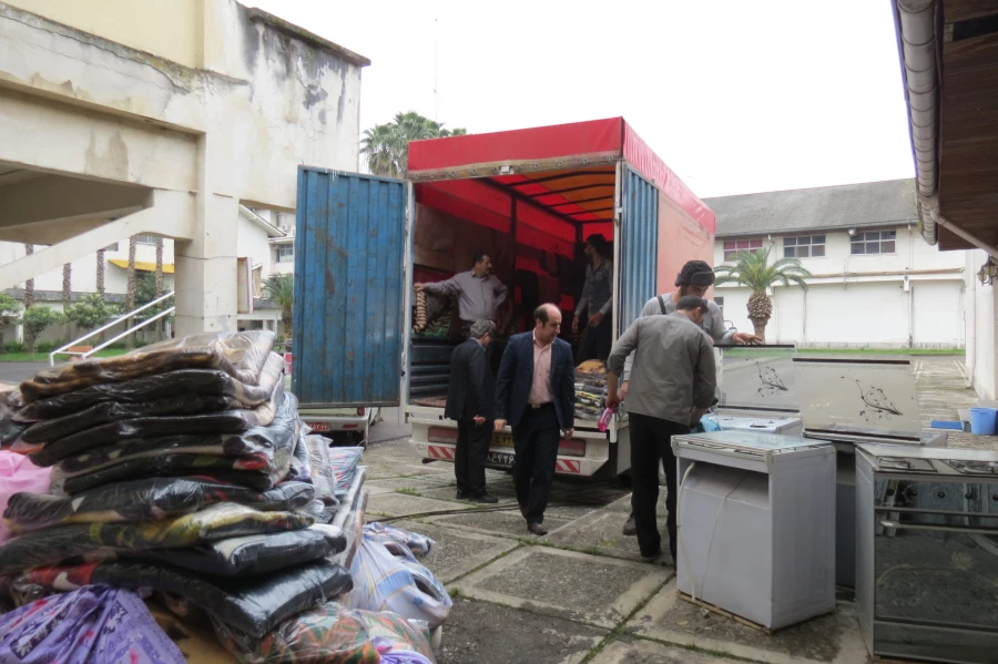 کمک به سیل زدگان استان لرستان توسط دانشگاه فرهنگیان گیلان 9