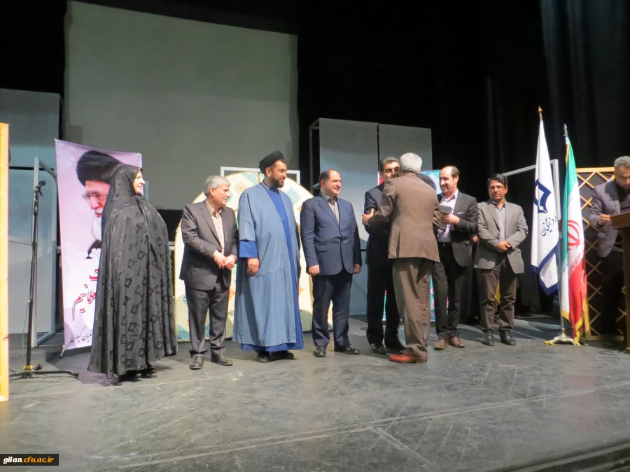 رئیس مجمع نمایندگان گیلان در جشن نکوداشت مقام معلم و هفته سرآمدی آموزش در دانشگاه فرهنگیان گیلان خطاب به دانشجویان : دانشمندان فردا امروز از شما می آموزند. 8