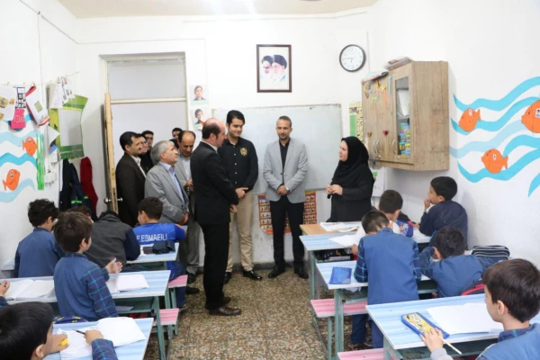 دکتر احد زاده سرپرست مدیریت استانی دانشگاه فرهنگیان بمناسبت هفته  سرآمدی آموزش  از مدارس مجری طرح کارورزی بازدید بعمل آورد. 3
