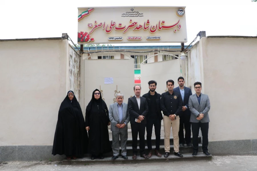 دکتر احد زاده سرپرست مدیریت استانی دانشگاه فرهنگیان بمناسبت هفته  سرآمدی آموزش  از مدارس مجری طرح کارورزی بازدید بعمل آورد. 5