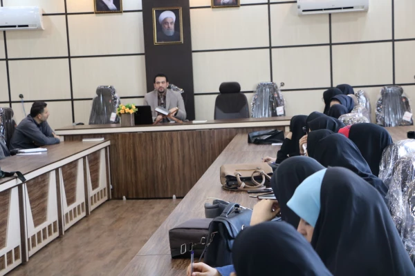 بمناسبت روز روابط عمومی کارگاه آموزشی «چگونه ژورنالیست شویم » در دانشگاه فرهنگیان گیلان برگزار شد. 2