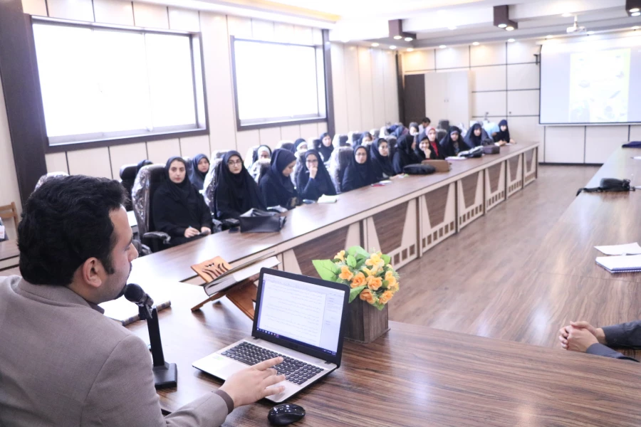 بمناسبت روز روابط عمومی کارگاه آموزشی «چگونه ژورنالیست شویم » در دانشگاه فرهنگیان گیلان برگزار شد. 5