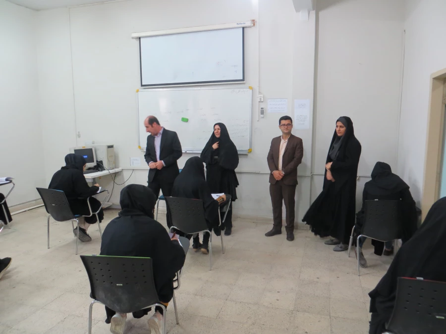بازدید دکتر احد زاده سرپرست مدیریت استانی از حوزه های امتحانی 3