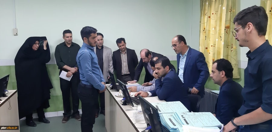 بازدید دکتر احدزاده از روند ثبت نام ورودی های جدید  در پردیس امام علی (ع) گیلان 4