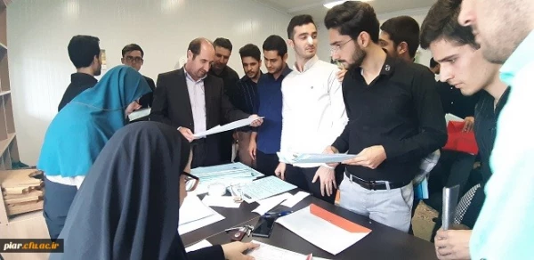 بازدید دکتر احدزاده از روند ثبت نام ورودی های جدید  در پردیس امام علی (ع) گیلان 5