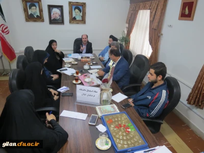  دکتر احد زاده درجلسه برنامه ریزی استقبال از دانشجویان جدیدالورود نحوه  برنامه ریزی شما بیانگر ارج نهادن به کرامت دانشجویان است.