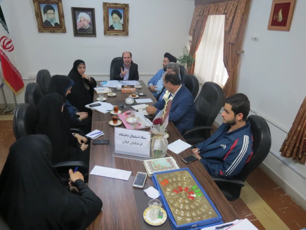  دکتر احد زاده درجلسه برنامه ریزی استقبال از دانشجویان جدیدالورود نحوه برنامه برنامه ریزی شما بیانگر ارج نهادن به کرامت دانشجویان است. 2