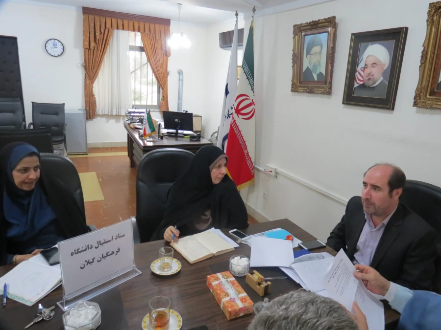  دکتر احد زاده درجلسه برنامه ریزی استقبال از دانشجویان جدیدالورود نحوه برنامه برنامه ریزی شما بیانگر ارج نهادن به کرامت دانشجویان است. 3