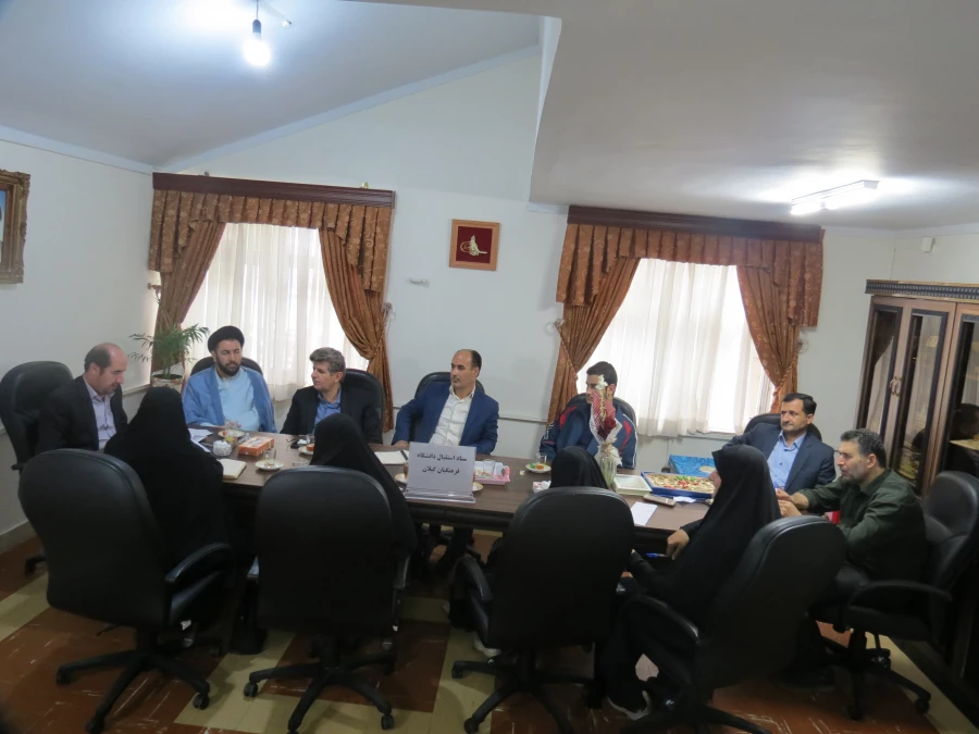  دکتر احد زاده درجلسه برنامه ریزی استقبال از دانشجویان جدیدالورود نحوه برنامه برنامه ریزی شما بیانگر ارج نهادن به کرامت دانشجویان است. 4