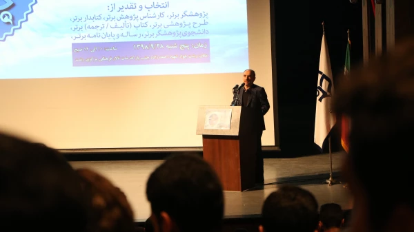 رییس دانشگاه گیلان  درجمع دانشجو معلمان پژوهنده  دانشگاه فرهنگیان« نقش مدیریت اطلاعاتی را غیر قابل انکار دانست.» 2