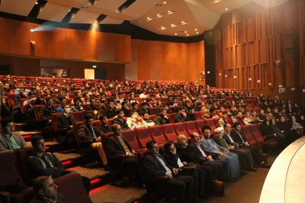 رییس دانشگاه گیلان  درجمع دانشجو معلمان پژوهنده  دانشگاه فرهنگیان« نقش مدیریت اطلاعاتی را غیر قابل انکار دانست.» 3