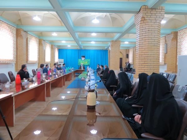 نماینده ولی فقیه در دیدار با اساتید و مسؤلین دانشگاه فرهنگیان گیلان : حضور رهبر معظم در دانشگاه فرهنگیان نشانگر اهمّیّت ویژه و جایگاه فرهنگیان در نزد ایشان است. 2