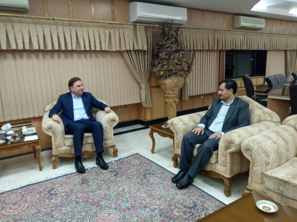 نشست  دکتر صفری سرپرست پردیس های استان گیلان با استاندارگیلان 3