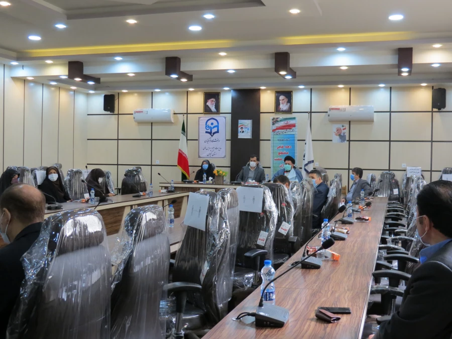 مردم سالاری دینی محصول بی بدیل انقلاب اسلامی است. 3