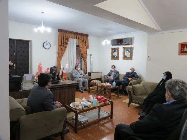 تحصیل معلمان سایر استان ها درتربیت معلم گیلان از سوابق و پیشینه  دانشگاه  فرهنگیان گیلان است. 3