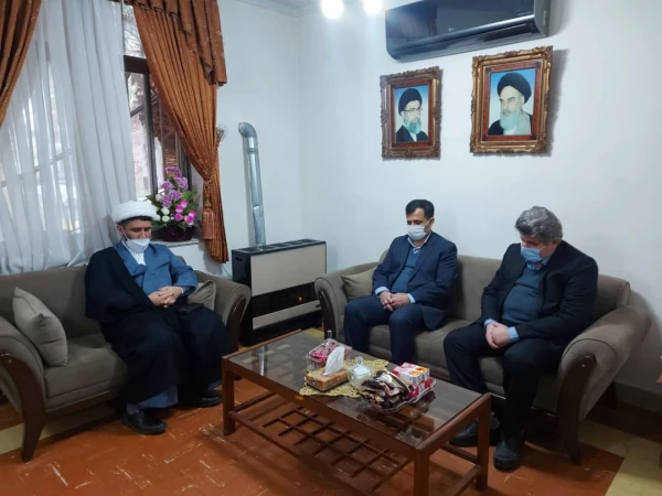 معلم در مکتب فکر ما هم آموزش و هم پرورش می دهد 2