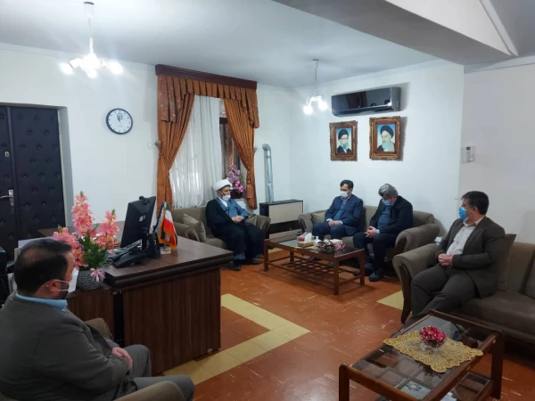 معلم در مکتب فکر ما هم آموزش و هم پرورش می دهد 3