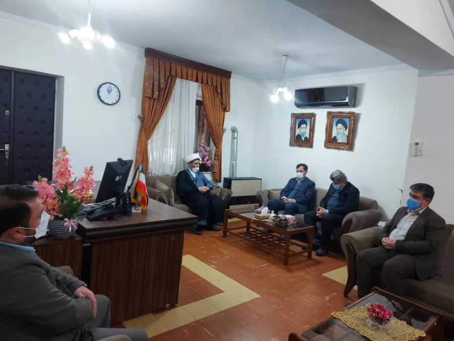 معلم در مکتب فکر ما هم آموزش و هم پرورش می دهد 4