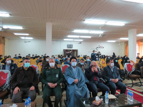 مروز واژه شهادت معنایی ژرف تر و پهناورتر از هرزمان دیگر دارد که به اسارت کلمه در نمی آید. 2