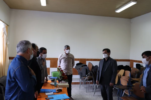 سرافرازی آموزش و پرورش در آینده به انتخاب افراد اصلح و شایسته امروز شما بستگی دارد. 3