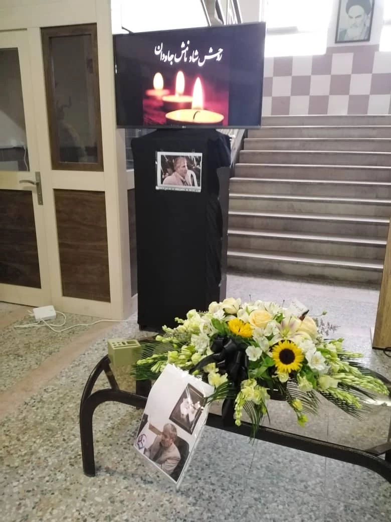 کلاس درس دکتر اعلایی  شور انگیز ، جاذب و توام با اخلاق و معرفت شناسی بود.  2