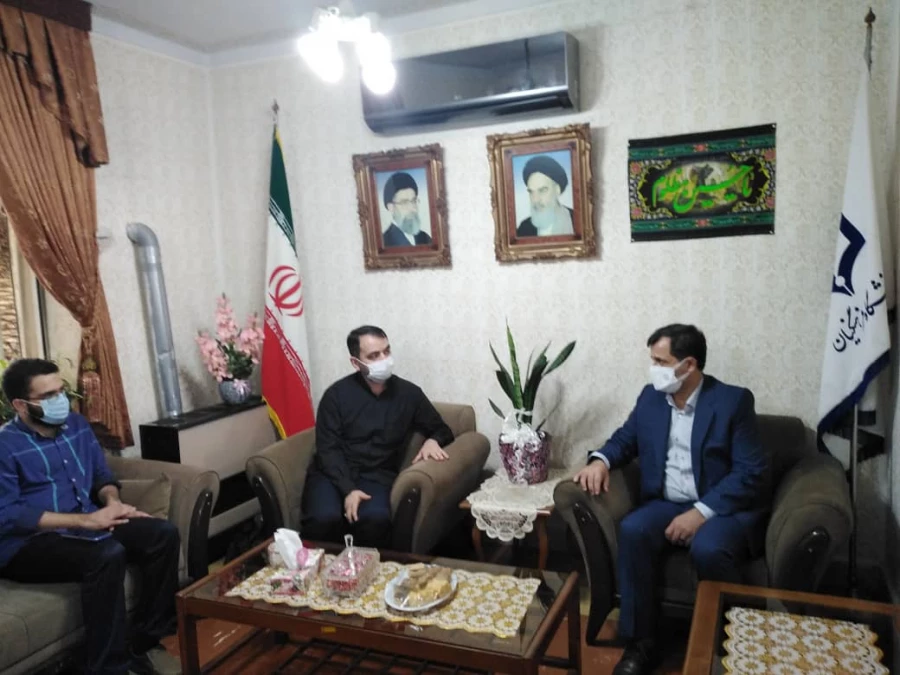 جمع آوری آثار مربوط به شهدای دانشجویی دانشگاه فرهنگیان یک وظیفه ملی و به مثابه حافظه تاریخی و از میراث معنوی انقلاب است. 4