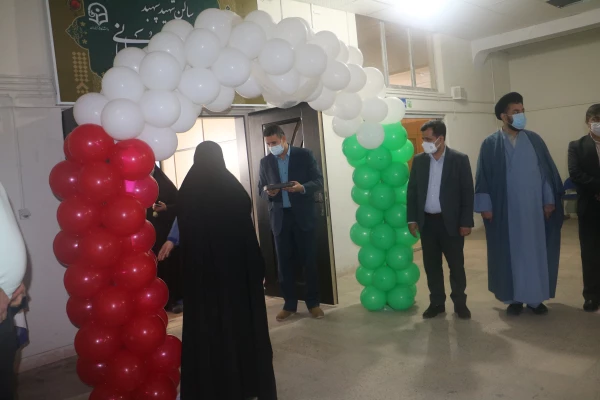 تعلیم و تربیت یعنی همه فرایند هایی که رفتار و توانایی انسان را توسعه می دهد. 4