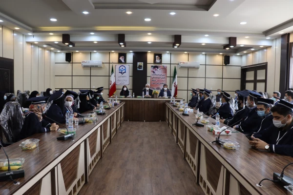 کار معلمی مجموعه ای از فعالیت های به هم پیوسته است که هم یاد می دهد و هم یاد می گیرد. 3