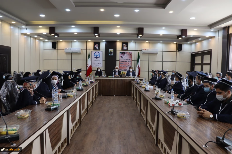 کار معلمی مجموعه ای از فعالیت های به هم پیوسته است که هم یاد می دهد و هم یاد می گیرد. 3