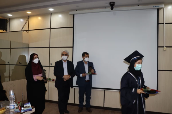 کار معلمی مجموعه ای از فعالیت های به هم پیوسته است که هم یاد می دهد و هم یاد می گیرد. 4