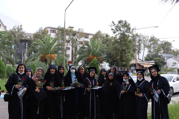 کار معلمی مجموعه ای از فعالیت های به هم پیوسته است که هم یاد می دهد و هم یاد می گیرد. 6