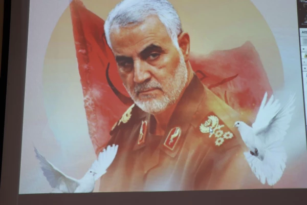 یکی از مهمترین شاخصه های  مکتب سلیمانی عشق به خدا، پیروی و اطاعت از ولی امر می باشد. 2