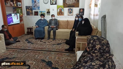 بمناسبت دهه مبارک فجر 

دکتر ابراهیم صفری  به اتفاق هیات همراه با خانواده شهید مدافع حرم دیدار کرد.