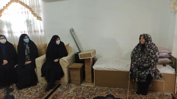 دکتر ابراهیم صفری  به اتفاق هیات همراه با خانواده شهد مدافع حرم دیدار کرد. 3