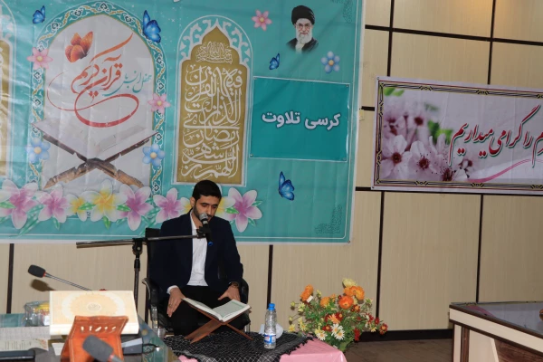 طلیعه یوم الله دهه فجر نقطه پایان استبداد و سلطه طاغوت و آغاز خود باوری ملت ایران محسوب می شود. 2